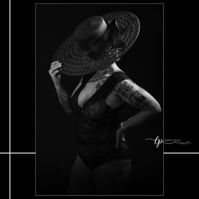 séance boudoir femme au chapeau laurence pouget photographie