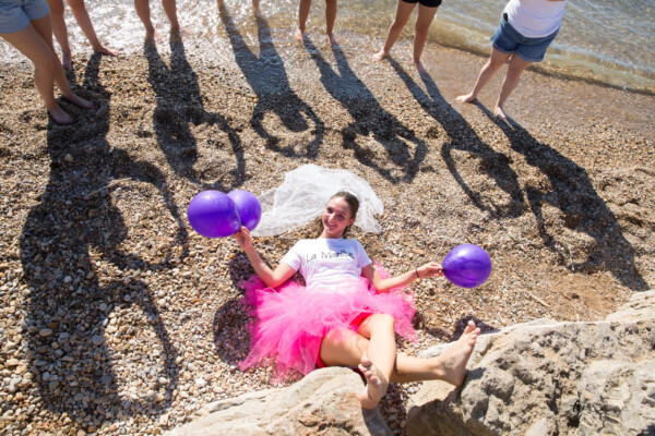 Coeur au bord de mer pour une future mariée photographe laurence pouget dans le var
