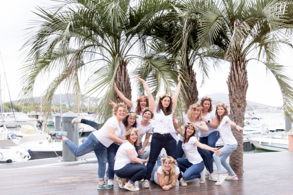 Sous les palmiers de Sanary shooting photo Enterrement de vie de jeunes filles avec Laurence Pouget photographe