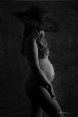 Beauté d'une femme enceinte séance photo à Sanary sur mer , proche de toulon dans le var