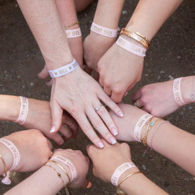 Bracelets Evjf entre copines avec laurence pouget photographe à sanary sur mer var