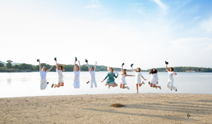 Saut de la future mariée et ses copines avec Laurence Pouget Photographie à Sanary Toulon Six fours Bandol
