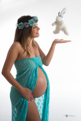 Séance maternité avec doudou lapinou