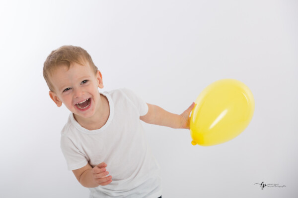 Fou rire d'enfant chez Laurence Pouget Photographie à Sanary Toulon Bandol Aubagne