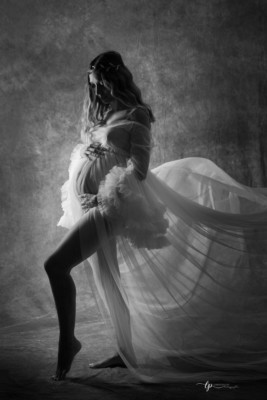 photo de grossesse en Noir et blanc de laurence pouget photographie
