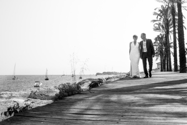 Séance photo des mariés au bord de mer Bandol laurence pouget photographie
