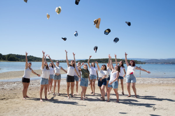 Jeté de chapeaux enterrement vie de jeune fille
