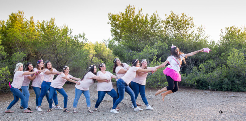 Future mariée avec ses copines