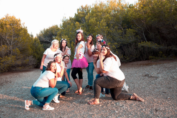 La bague de fiançaille enterrement vie de jeune fille