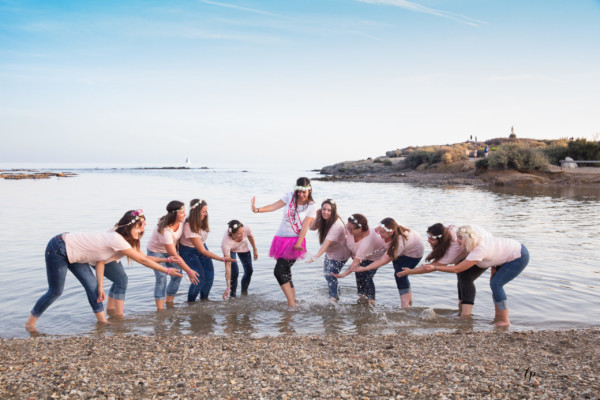 EVJF en exterieur à la plage avec Laurence Pouget Photographie proche de Toulon