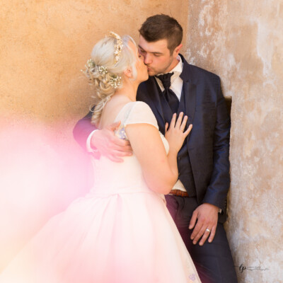Le baiser des mariés photographe professionnelle de mariage à Sanary Laurence Pouget photographie